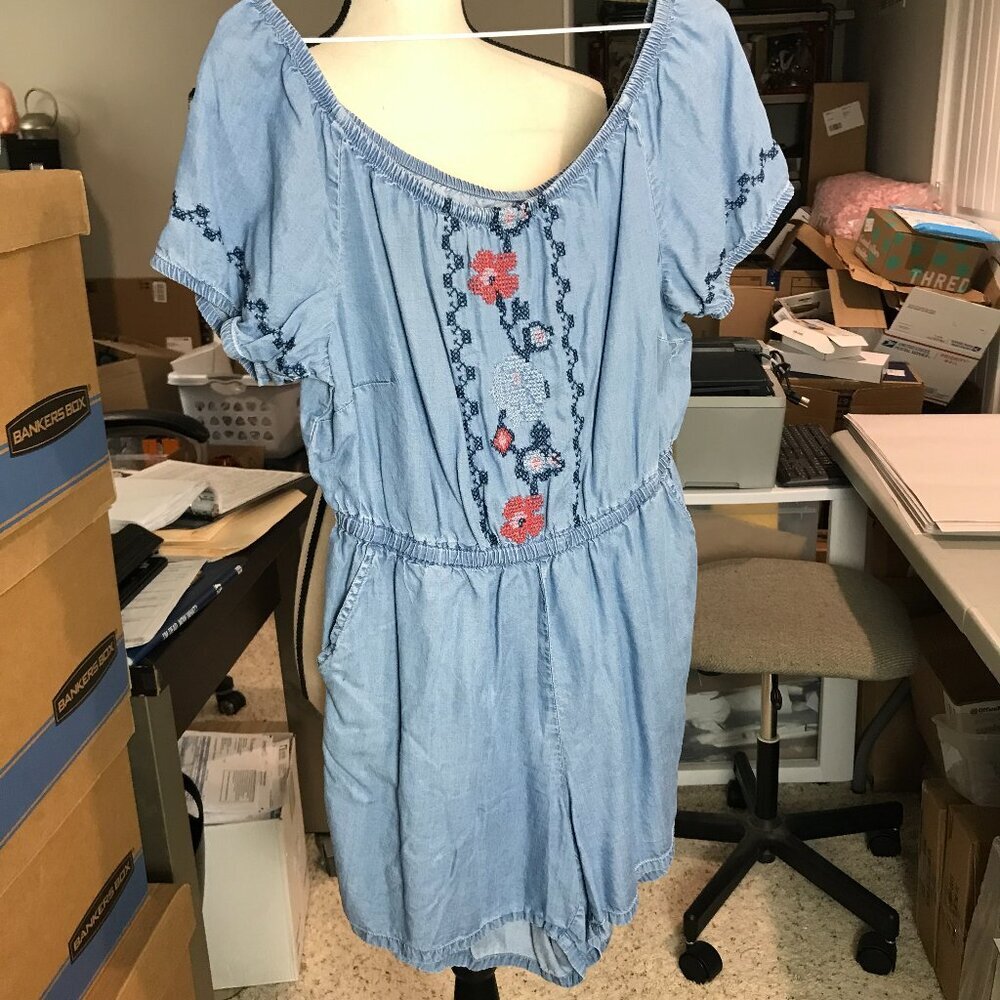 Women's Old Navy embellished puff sleeve chambray romper size L